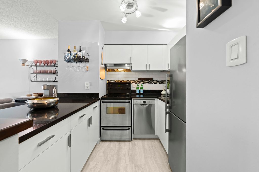 listing image 1104339933354676264