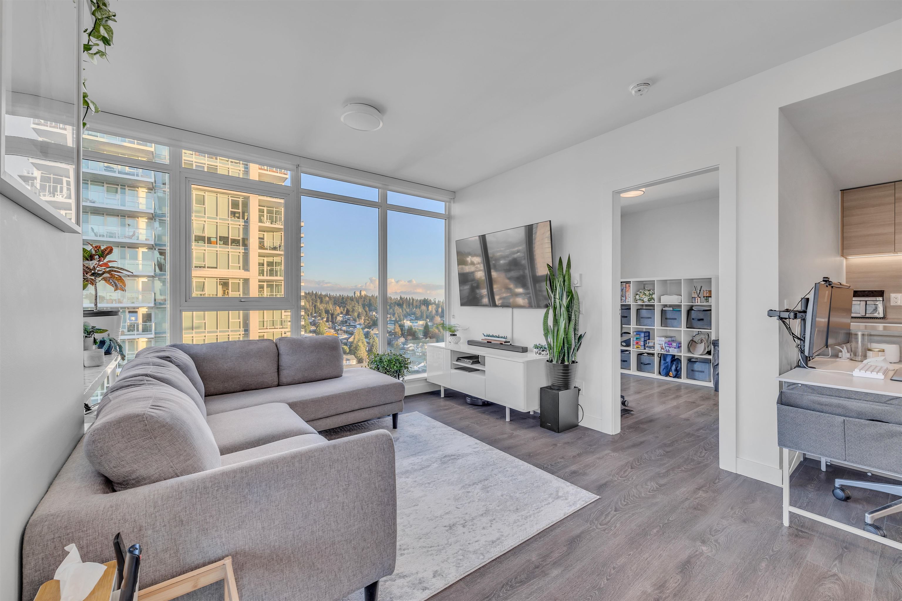 652 Whiting Way 2209