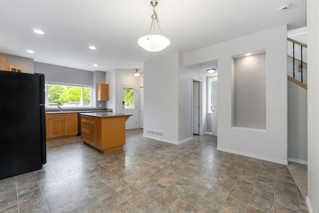 listing image 1102525921839339170