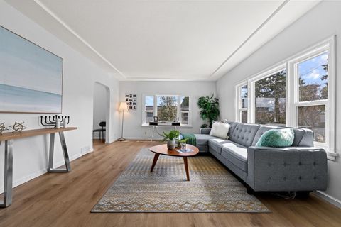 341 Sherbrooke Street New Westminster BC V3L 3M4