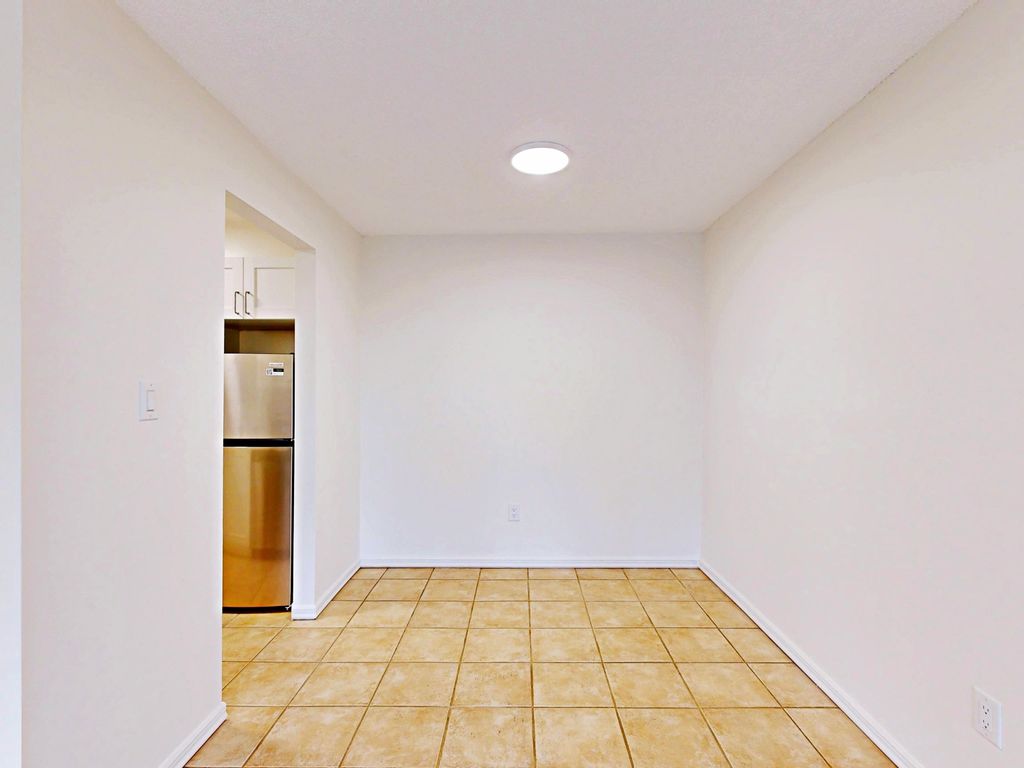 listing image 1104275831291396882