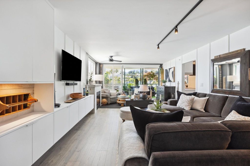 listing image 1102732348443541179