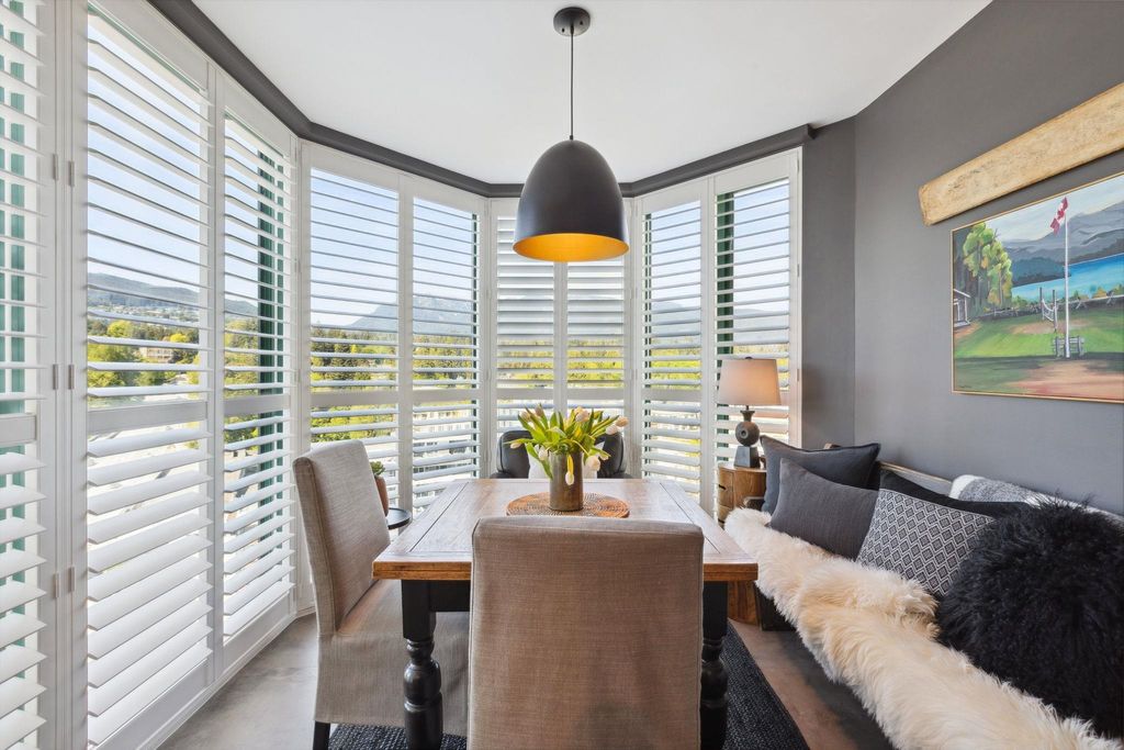 listing image 1104885265139704930