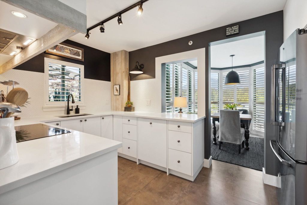 listing image 1103003829349404805