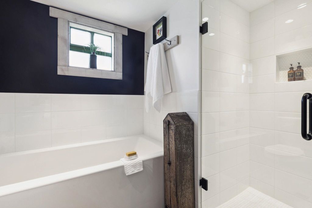 listing image 1105846729275368465