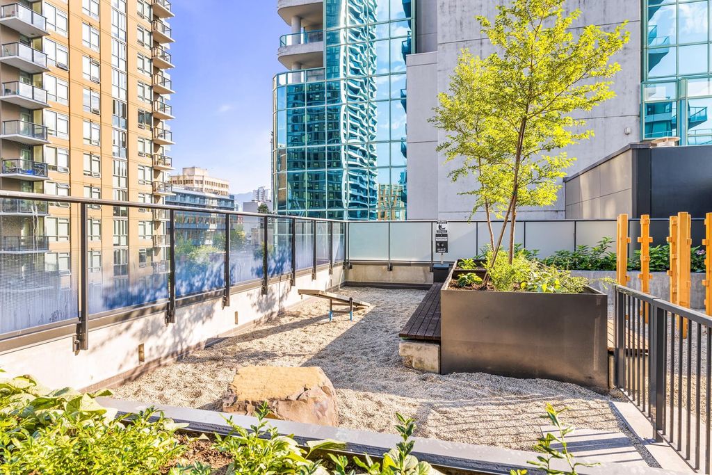 listing image 1106592128138032593