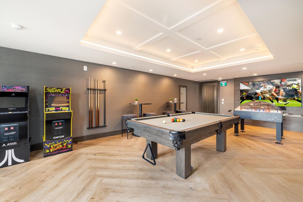 listing image 1109440087430011200