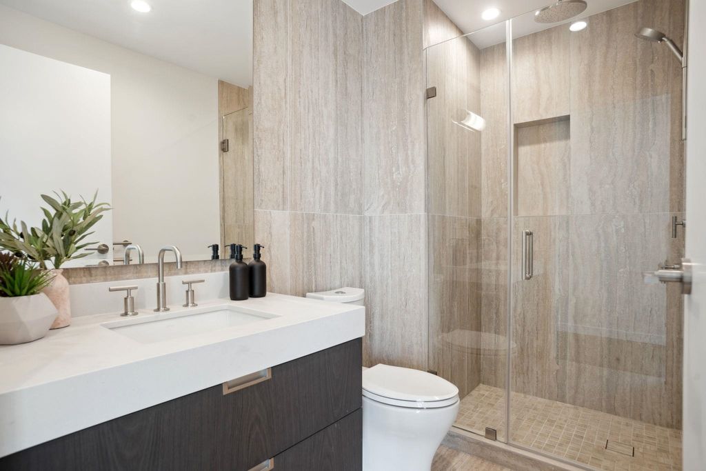 listing image 1102240597001238778