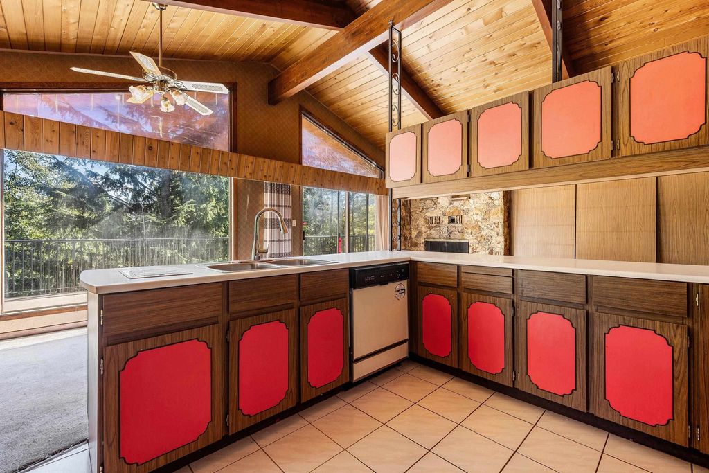 listing image 1105369521266533633