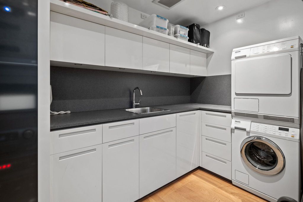 listing image 1102562109465671328