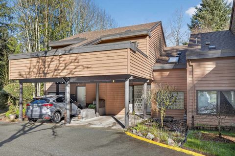 526 Cardiff Way Port Moody BC V3H 3T1