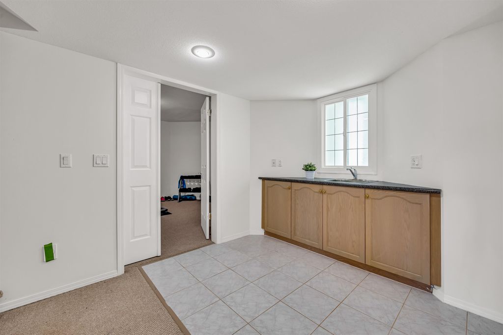 listing image 1109789417382472952