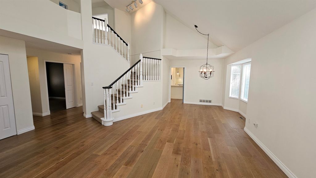 listing image 1102214056710991036