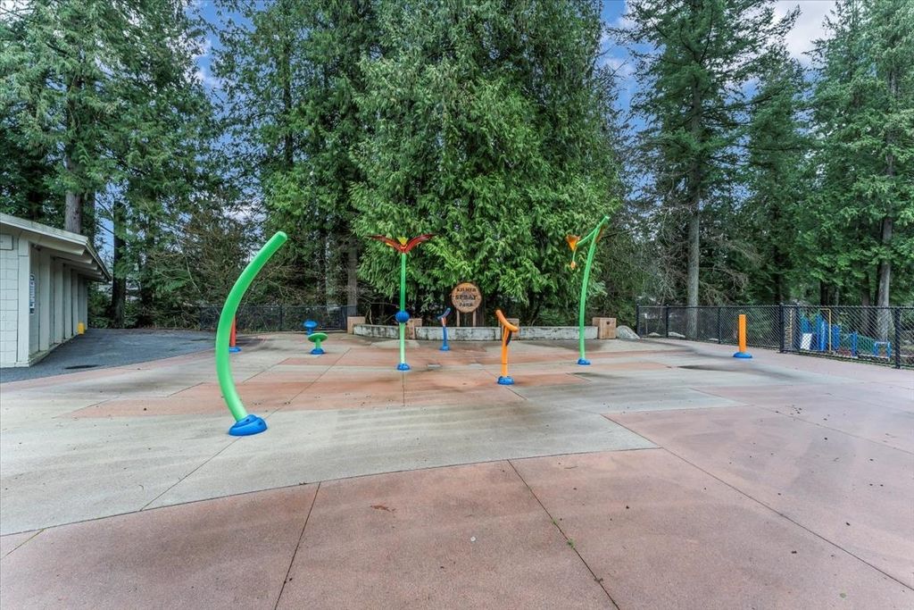 listing image 1105403140042749315
