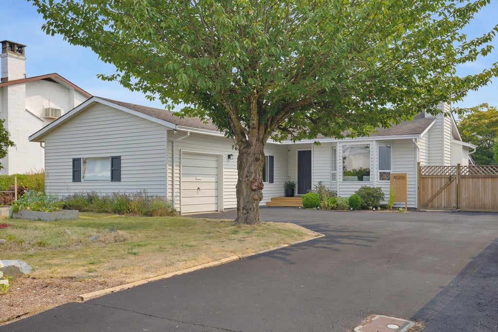 Photo of 10206 Crystal Drive, Chilliwack, BC V2P 6T8 (MLS # R3151936)
