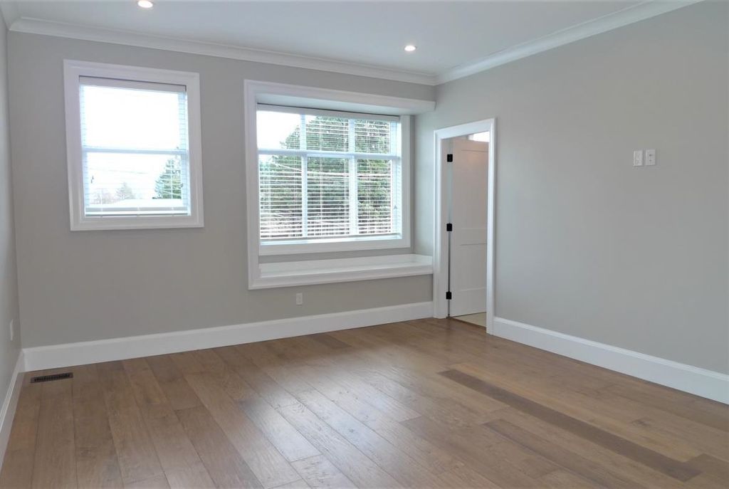 listing image 1101425286577587396