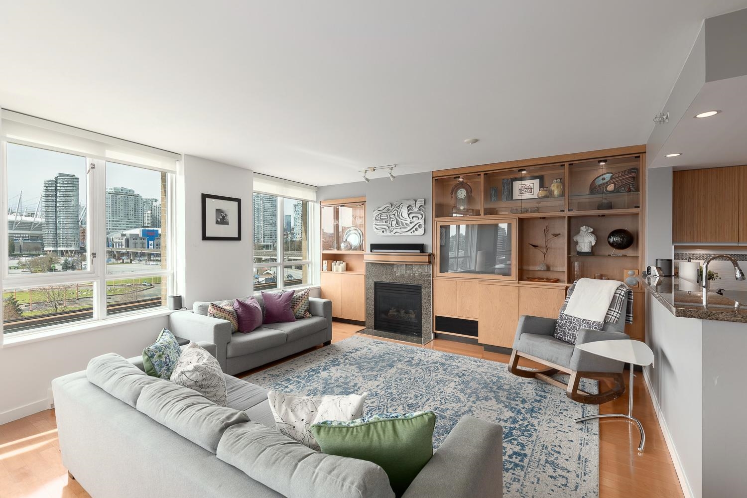 120 Milross Avenue 605