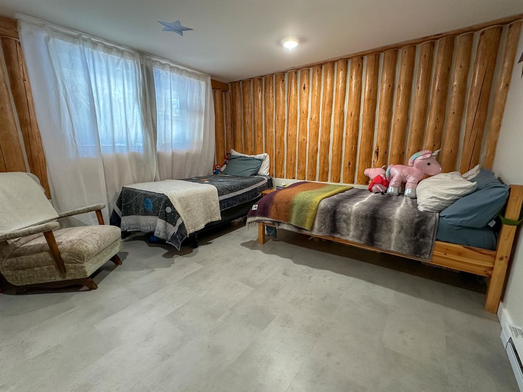 listing image 1100939724826087072