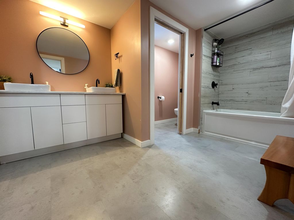 listing image 1109333804566484219