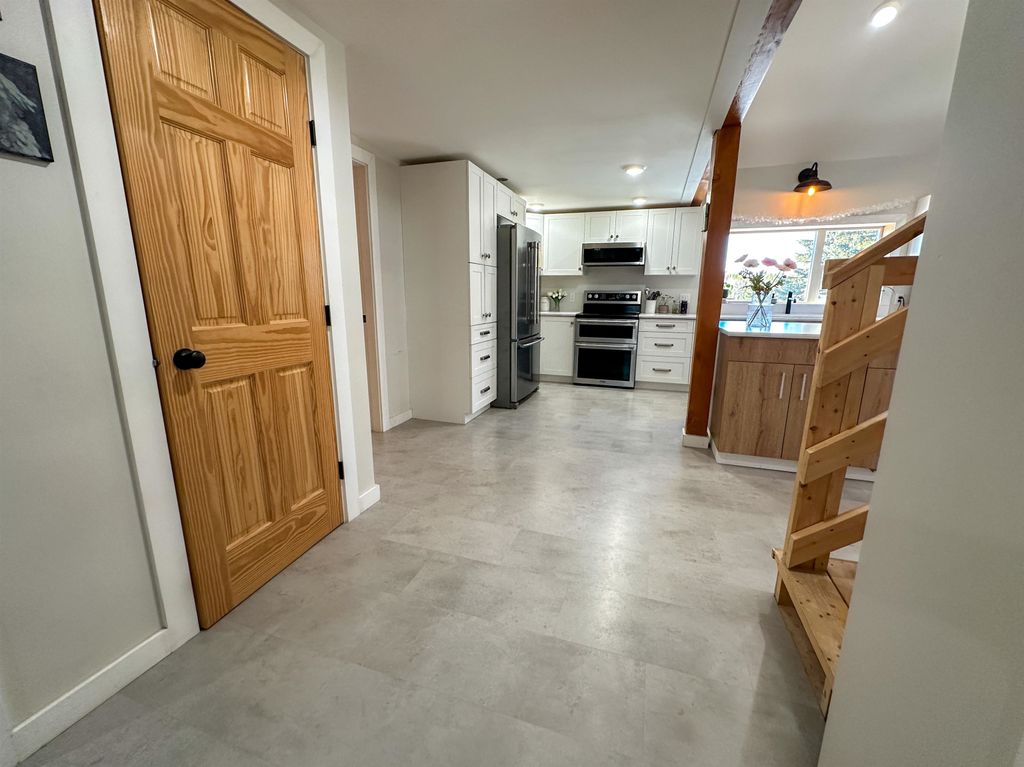 listing image 1104392254397682362