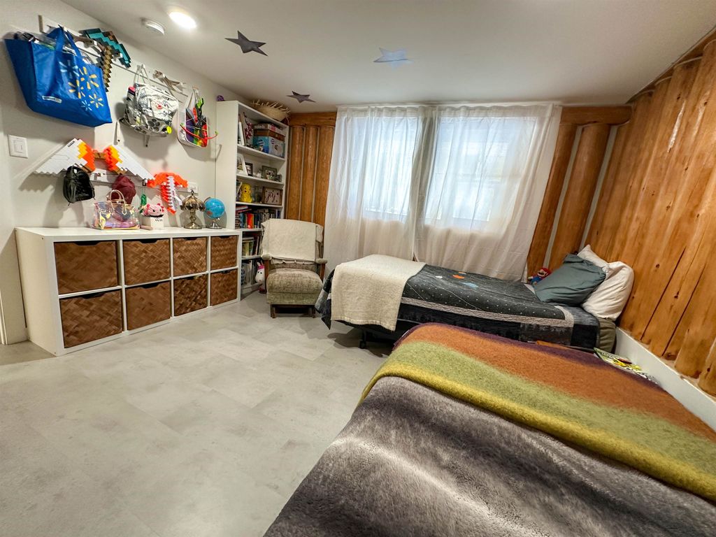 listing image 1105228977433389574