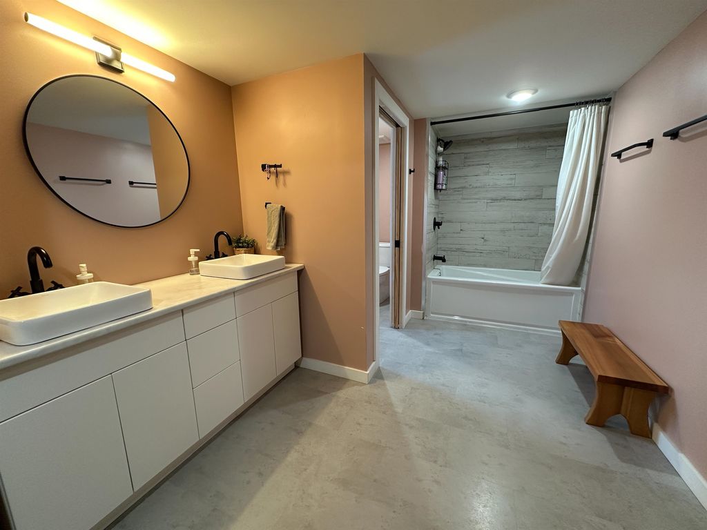 listing image 1107047655923112735