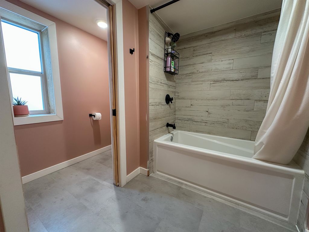 listing image 1106030740901462732