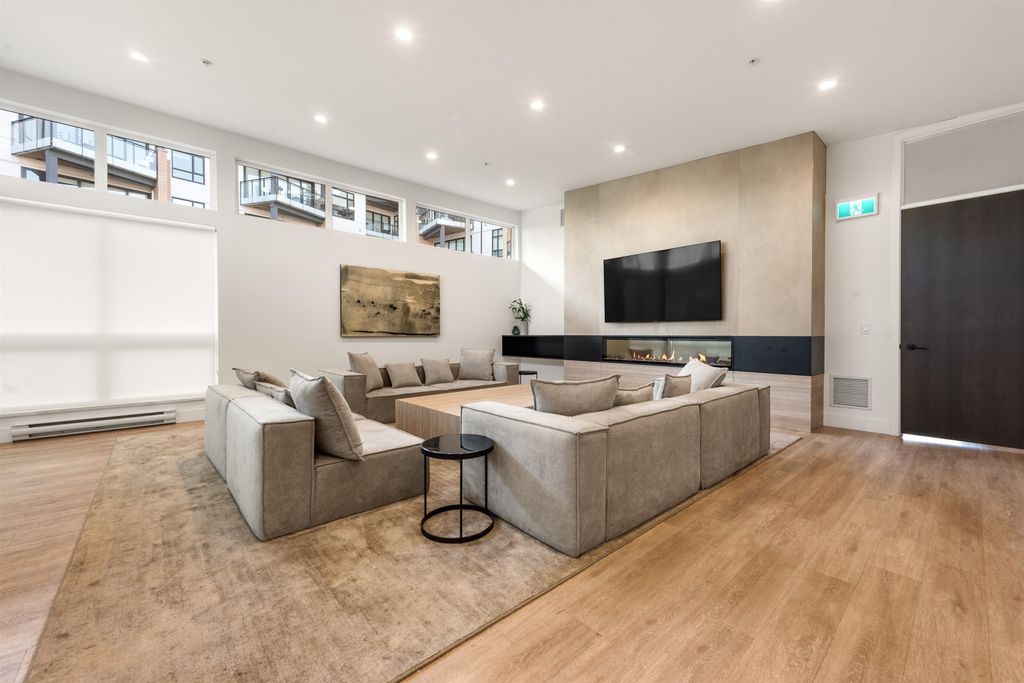 listing image 1104516061675842098