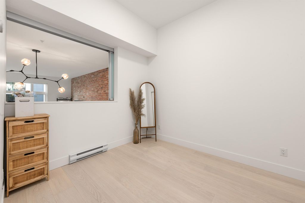 listing image 1103828544459380367