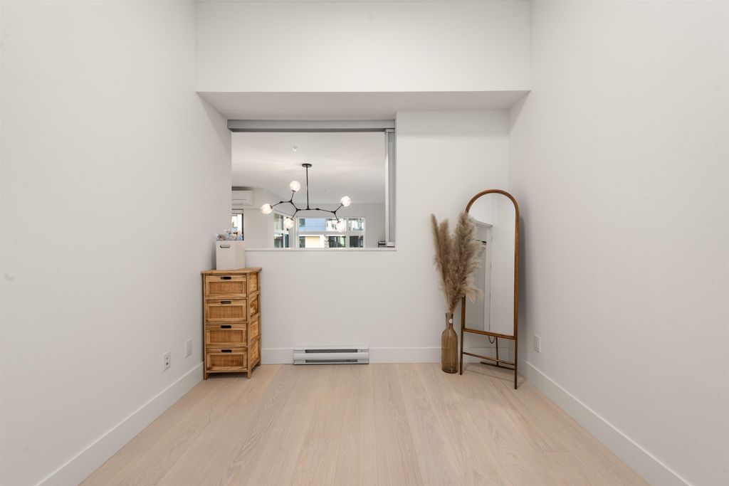 listing image 1109031453348769740