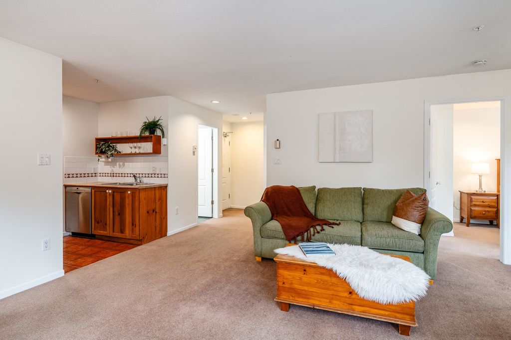 listing image 1106272687202441215