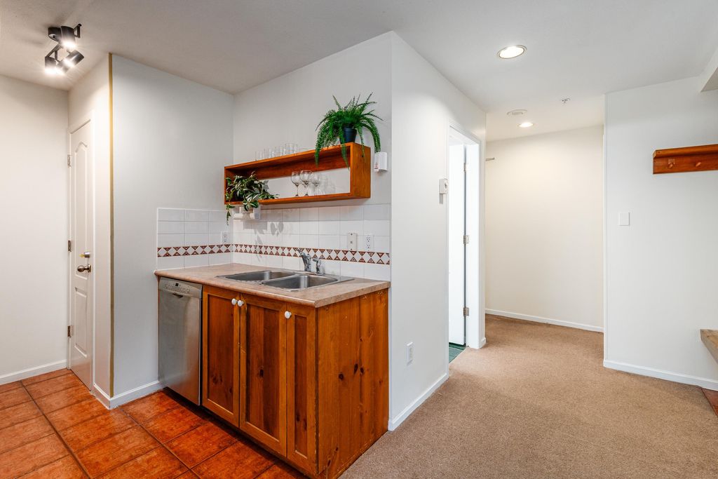 listing image 1109972788719570618