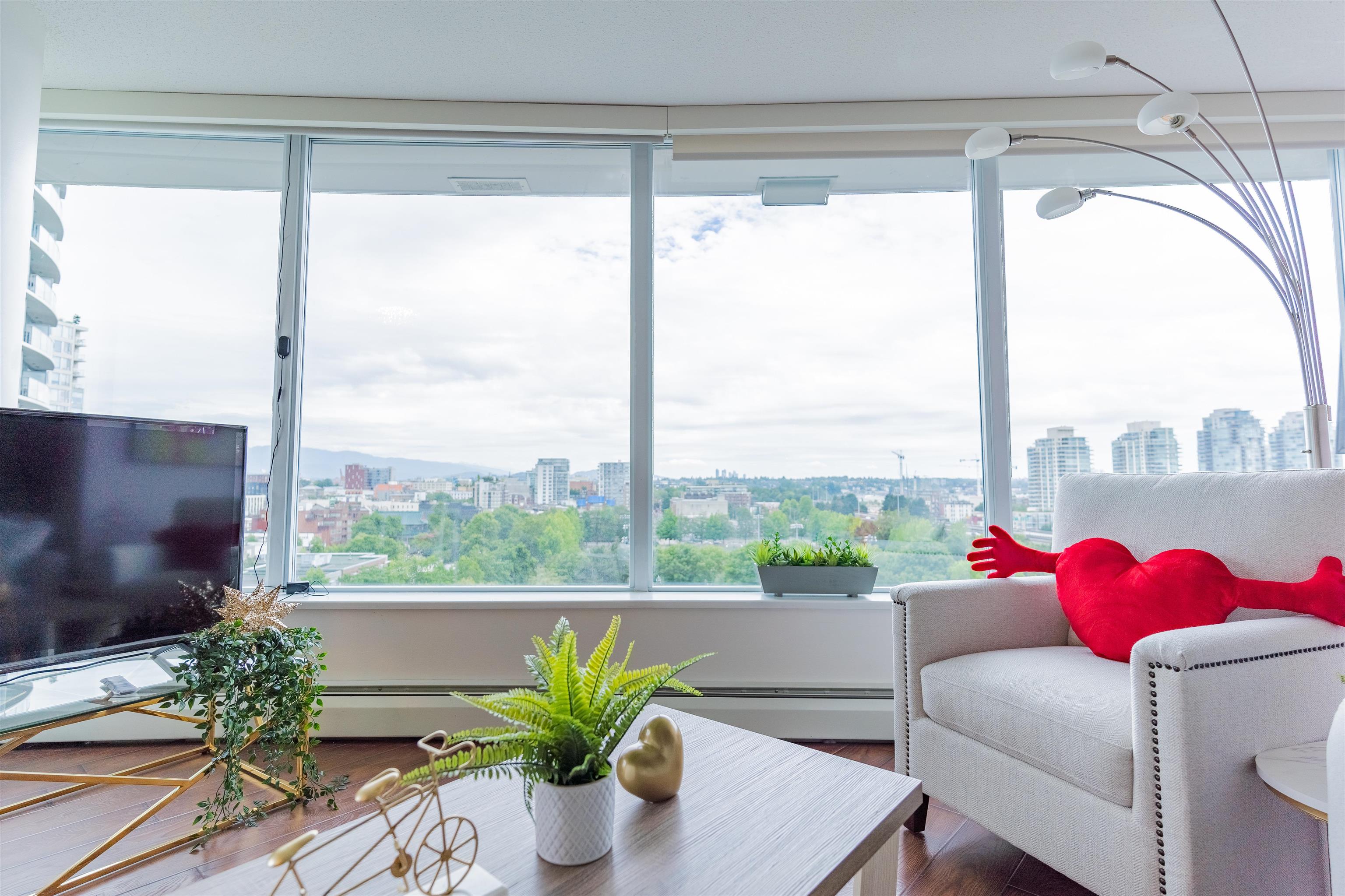 688 Abbott Street 1209