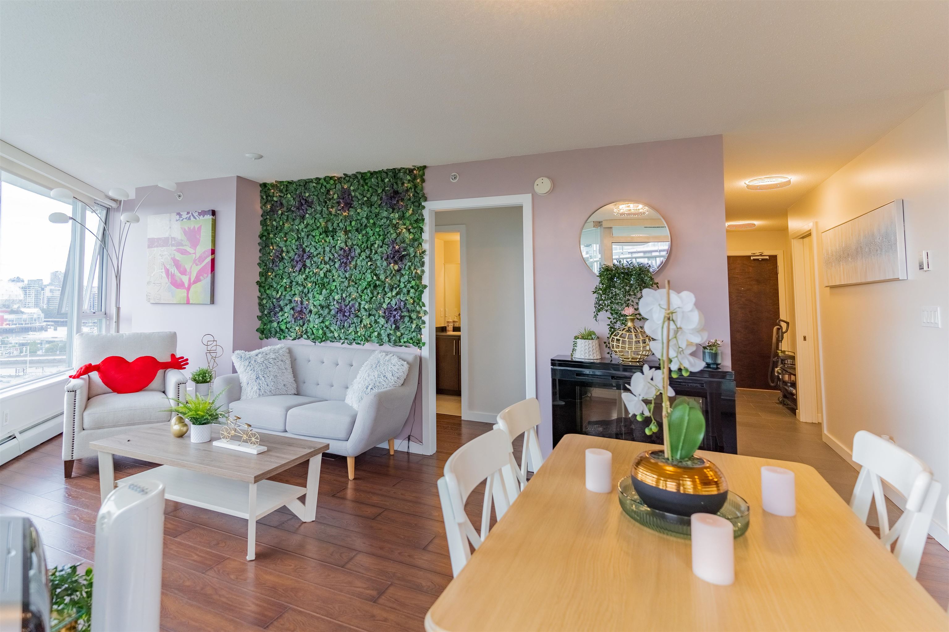 688 Abbott Street 1209