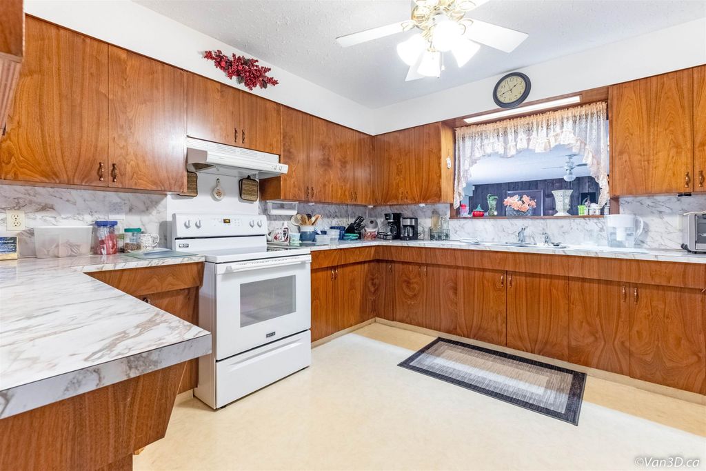 Photo of 28762 Townshipline Road, Abbotsford, BC V4X 1P1 (MLS # R3111636)