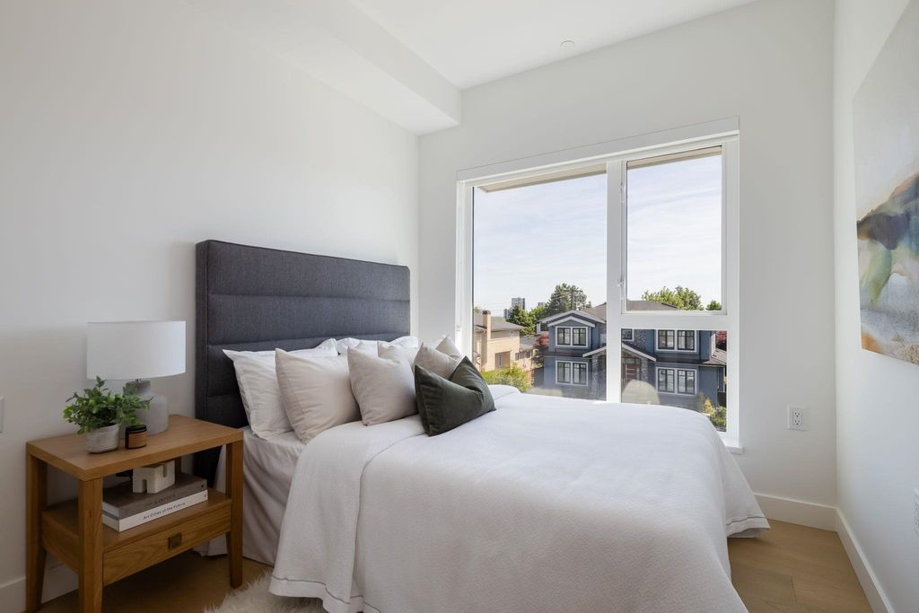 listing image 1106472759826998142