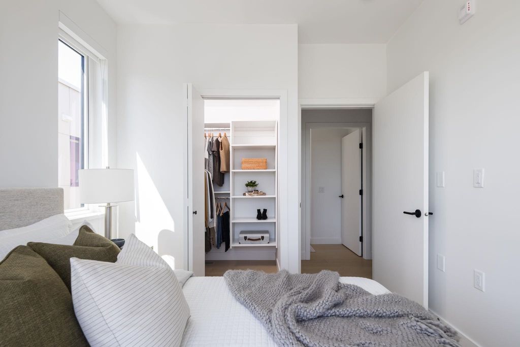 listing image 1106062822744596293