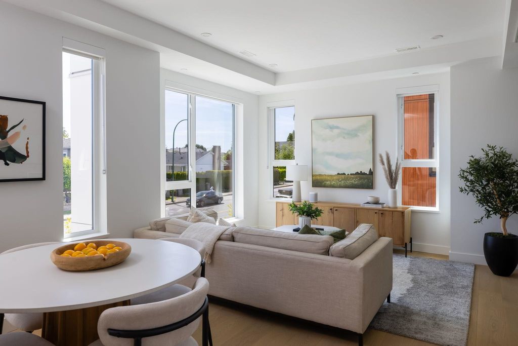 listing image 1104445723216359356