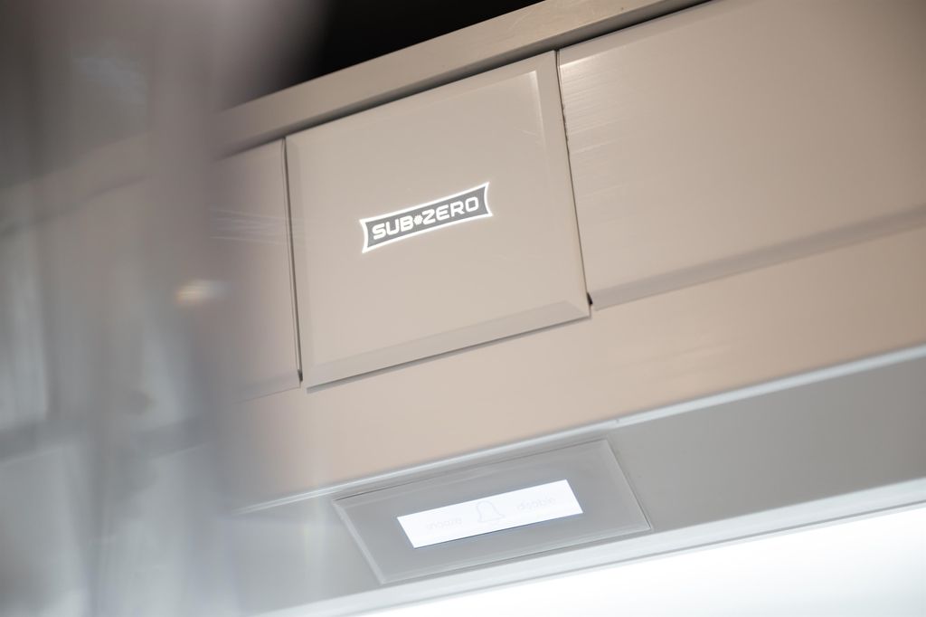 listing image 1102303876232651828