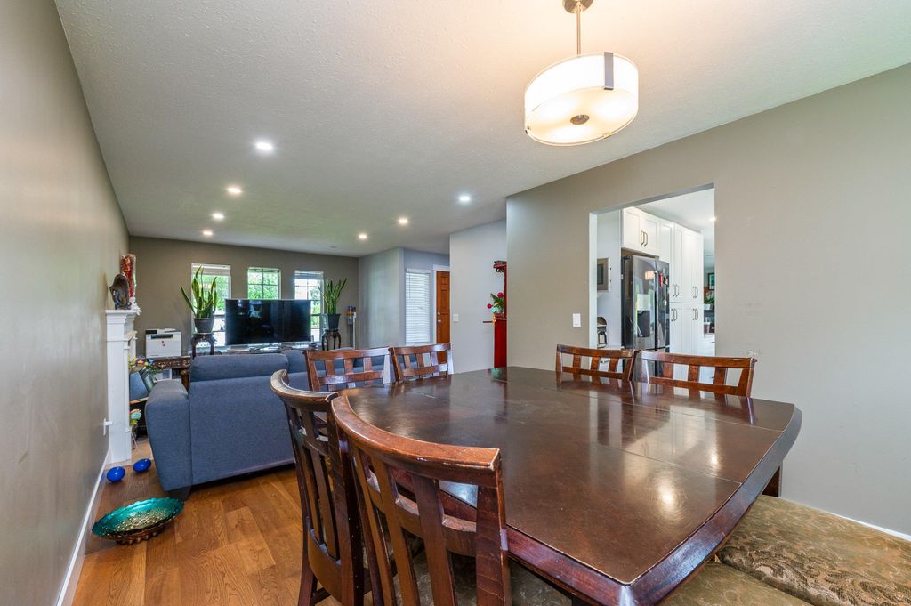 listing image 1101615272696333553