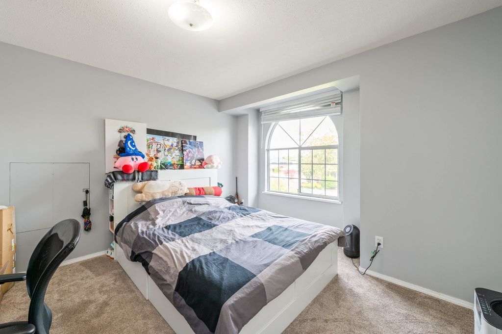 listing image 1102375872373577834