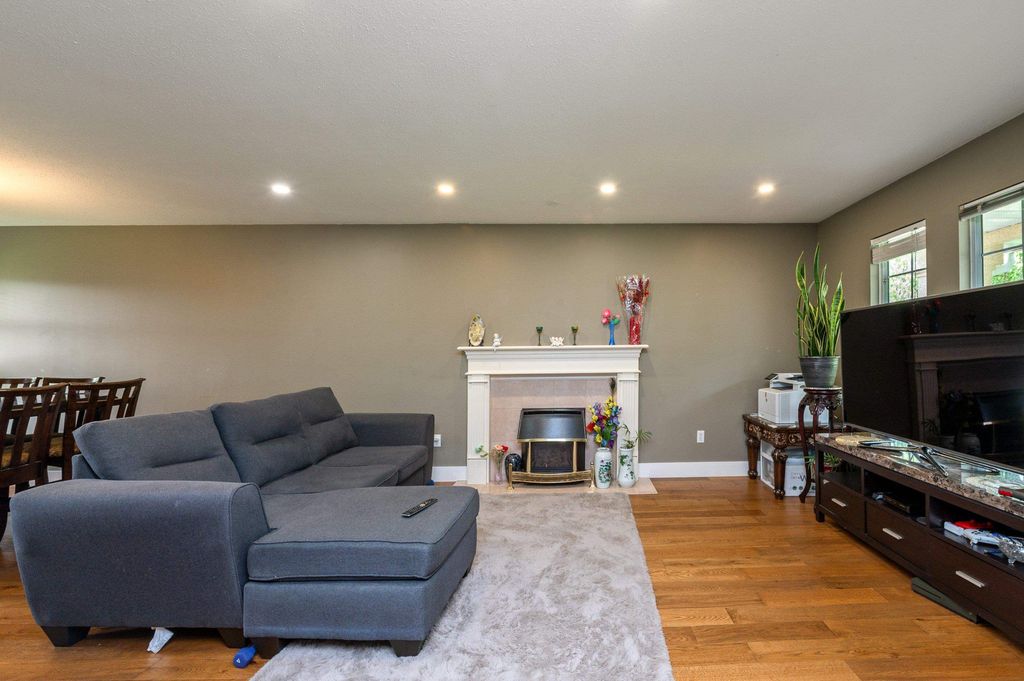 listing image 1101625728088921485