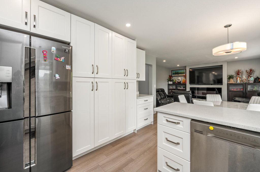 listing image 1104140334470704230