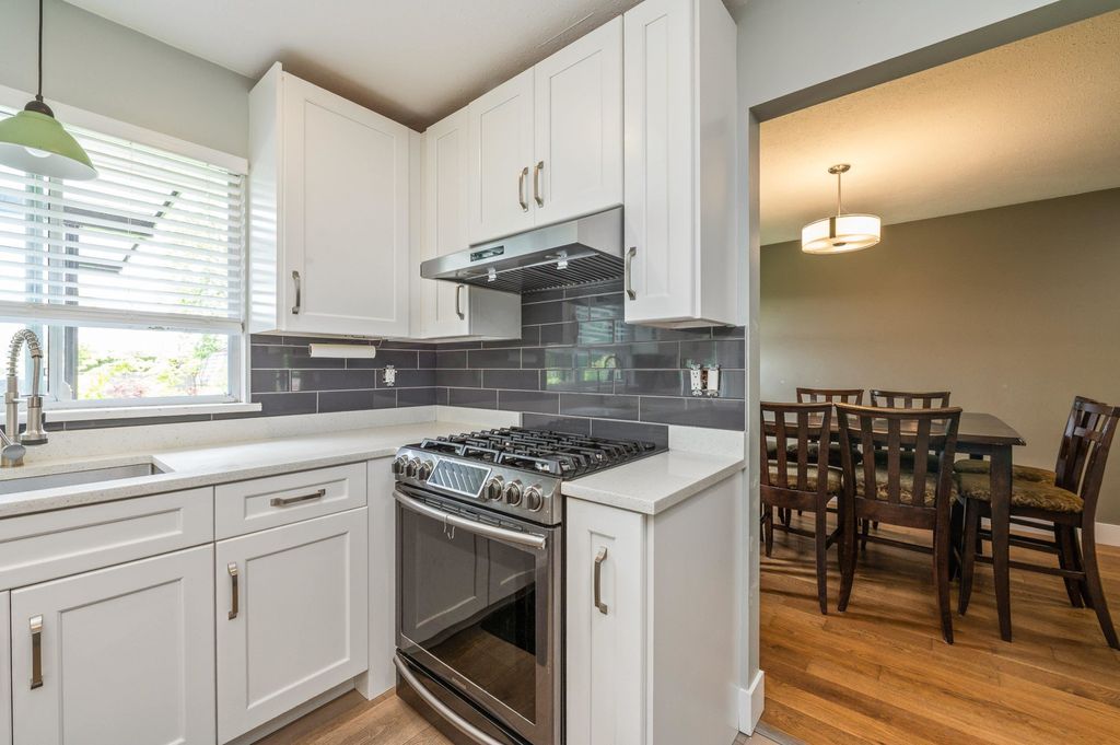 listing image 1106785320666975058