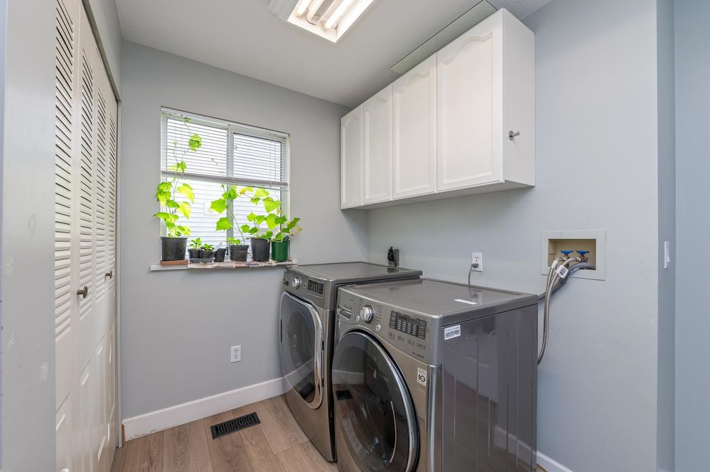 listing image 1109899373721414070