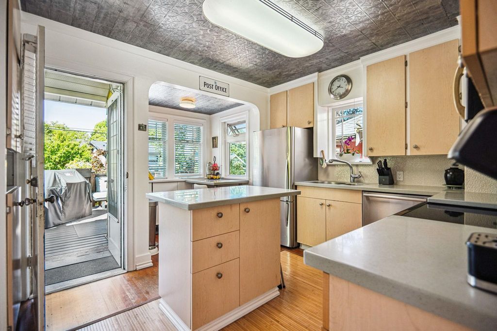 listing image 1105396494450633534