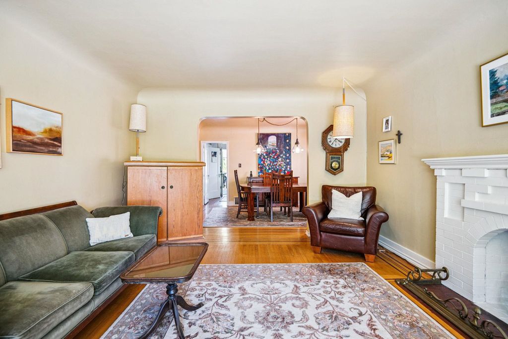listing image 1102732787746443418