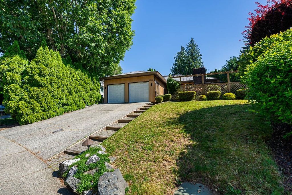 Photo of 3762 Nanaimo Crescent, Abbotsford, BC V2T 4Z7 (MLS # R3139043)
