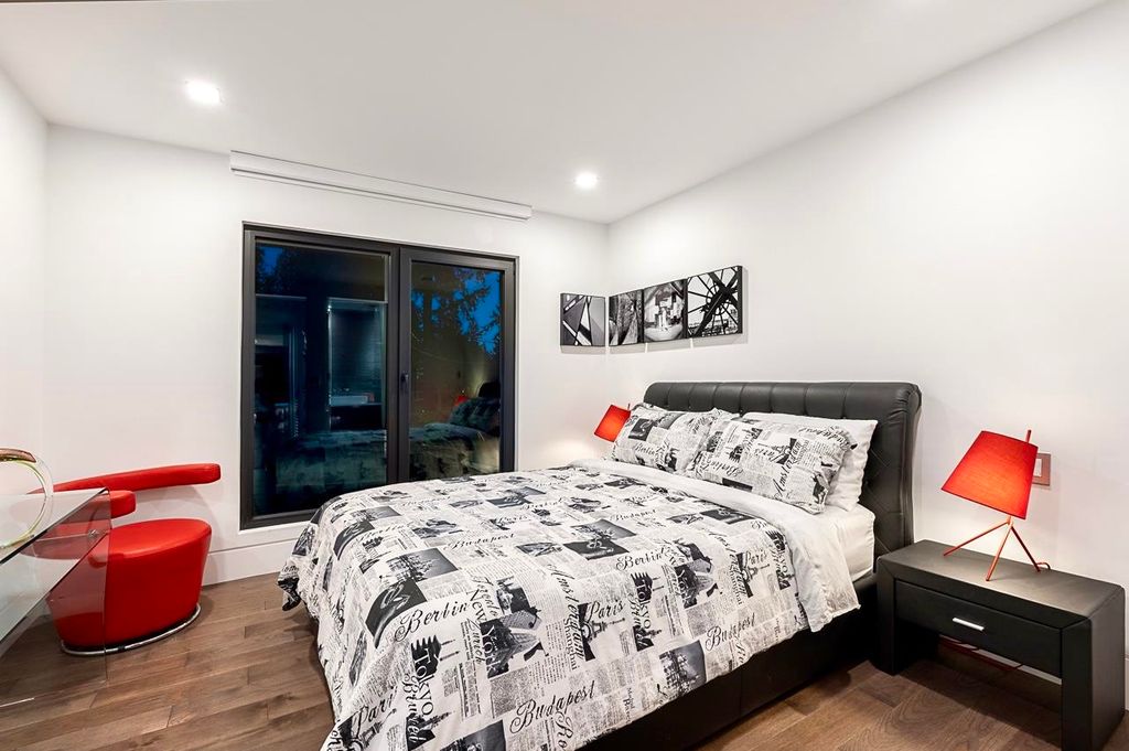 listing image 1102256223588950761