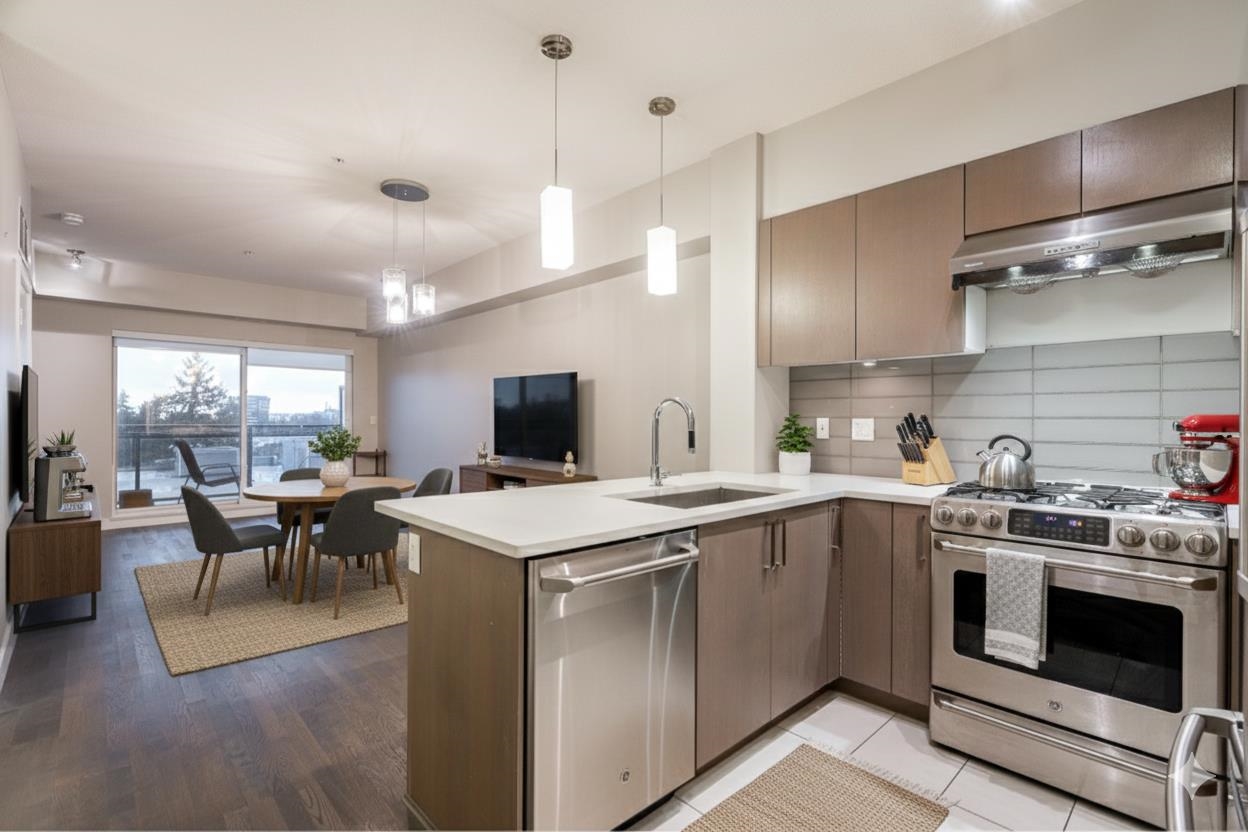 10033 River Drive 703